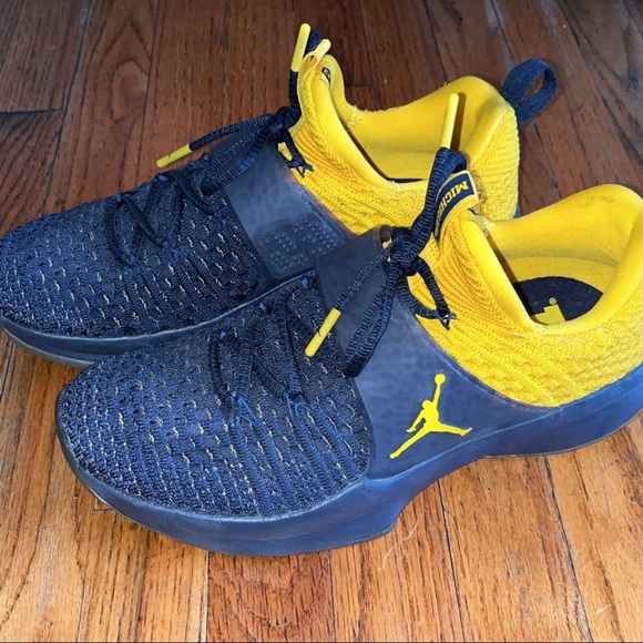 Jordan 2 Flyknit Michigan - Picture 3 of 6